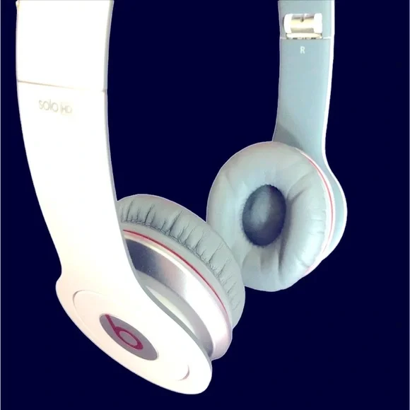 BEATS Solo HD White with silver and red accents